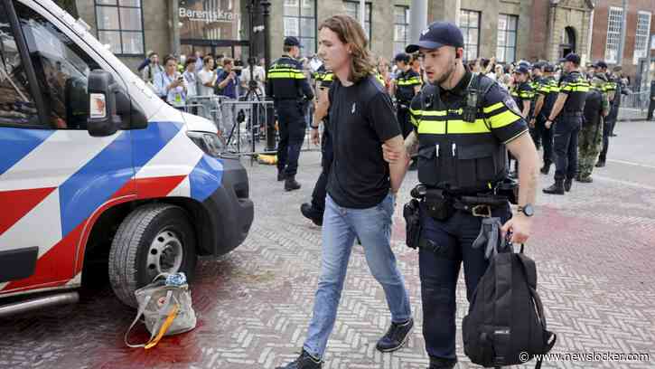 LIVE | Politie komt in actie: 21 aanhoudingen rond Prinsjesdag-demonstraties in Den Haag
