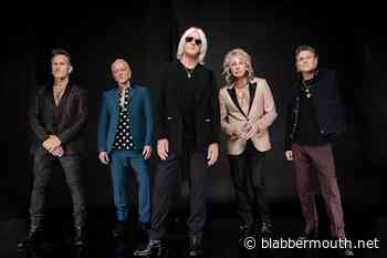 DEF LEPPARD Shares Previously Unreleased Cover Of THE BEATLES' 'Revolution' From Upcoming 'Volume 4' Box Set