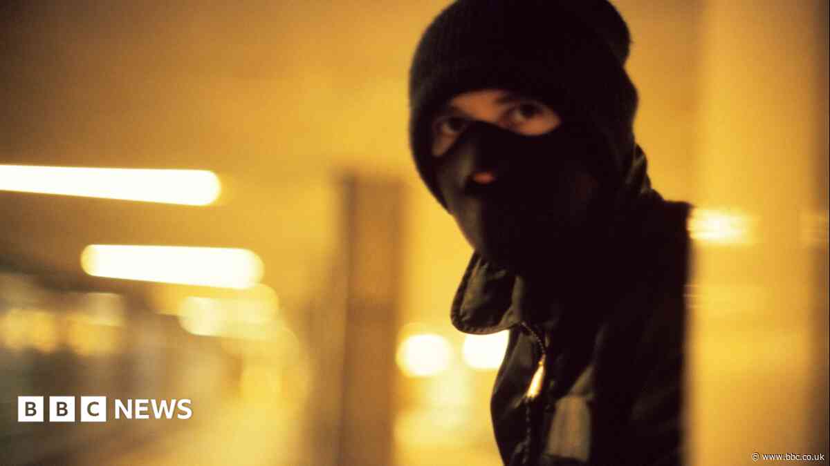 Community figures back ban on face coverings