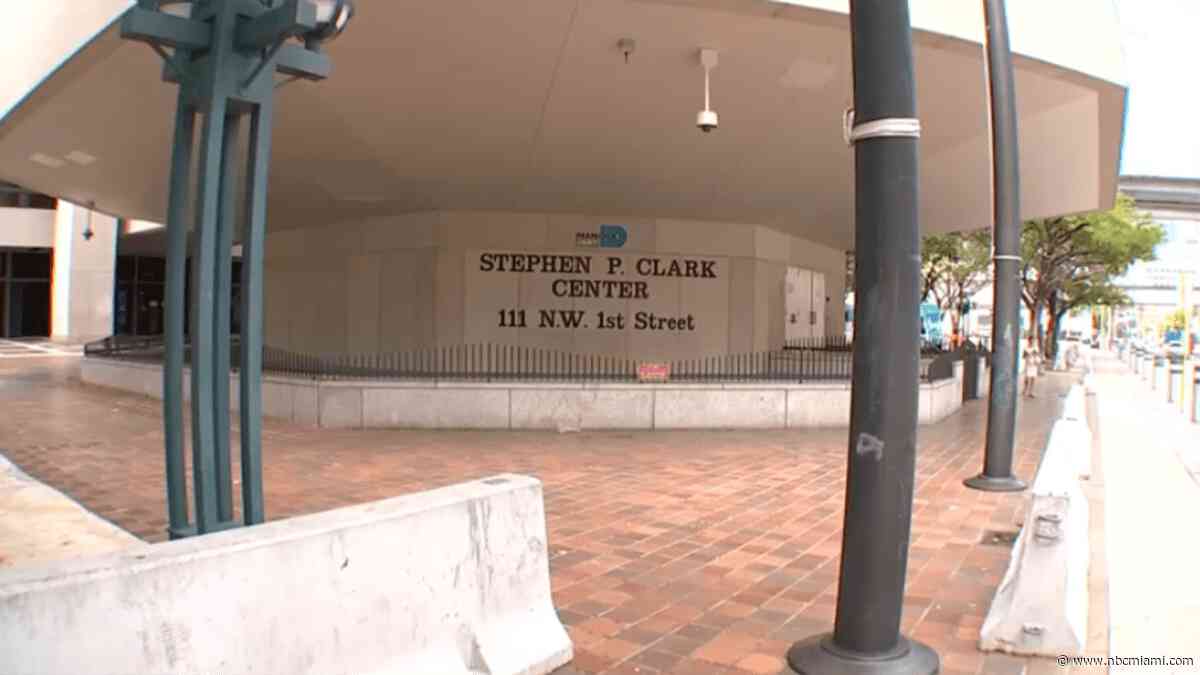Man arrested in two separate stabbings at government center in Miami, cops say