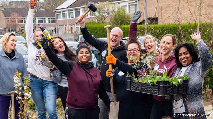 Bekende Nederlanders in actie tijdens Present Doe-weken