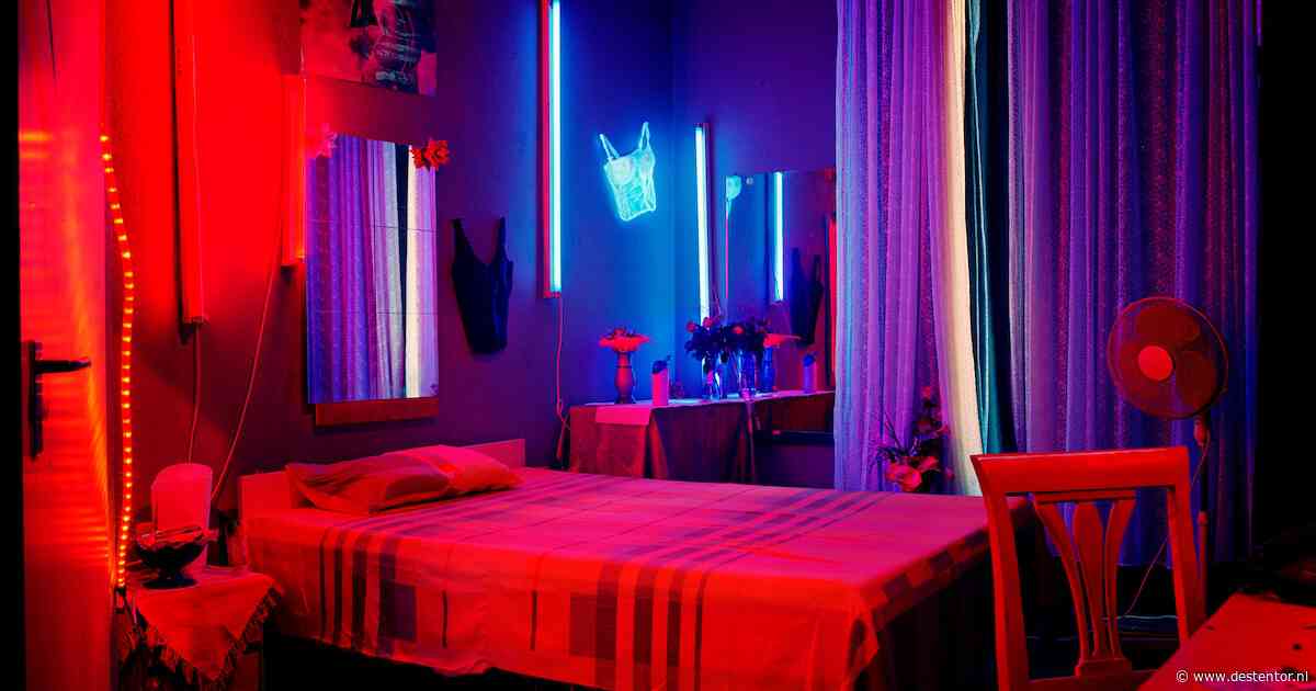 Politie vindt vrouw in lingerie verstopt in tuin van massagesalon in Deventer: moeder en zoon voor de rechter