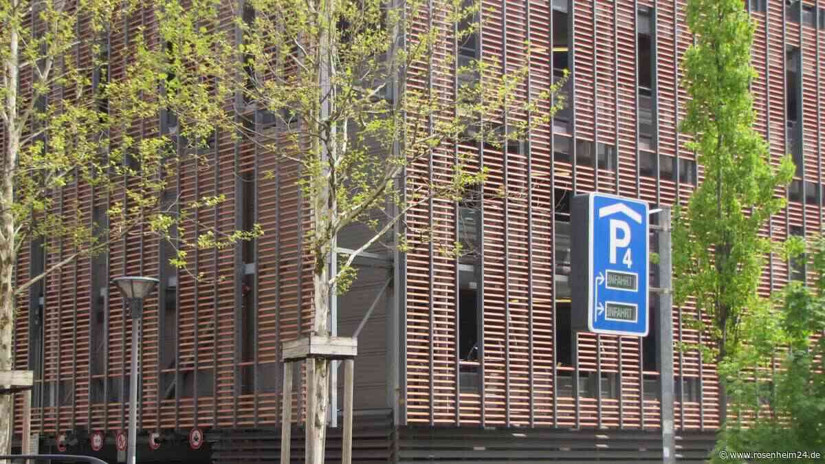 „Es wurde Kot verteilt“: Toiletten in Rosenheimer Parkhaus verwüstet – Anlage gesperrt