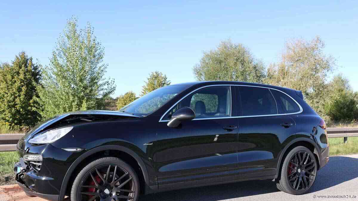 Unfall mit Luxuswagen bei Mettenheim: Porsche fährt auf BMW auf