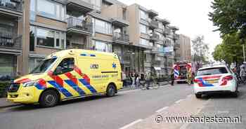 Brandweer rukt uit voor keukenbrand in zorgcomplex in Oosterhout, vrouw in ambulance behandeld