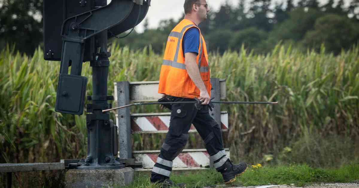 Metalen staaf van het spoor gehaald tussen Holten en Rijssen