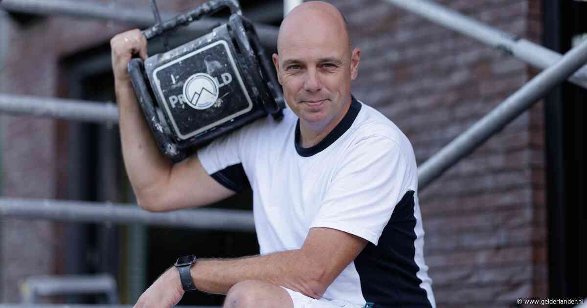 Schilder Jeroen (49) neemt radiomicrofoon van Gerard Ekdom over: ‘Voor iedereen die vroeg op pad moet’