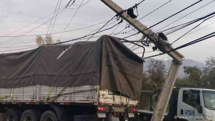 Imprudencia al volante: más de 2.300 choques a postes provocan cortes de suministro a casi 2 millones de clientes de CGE