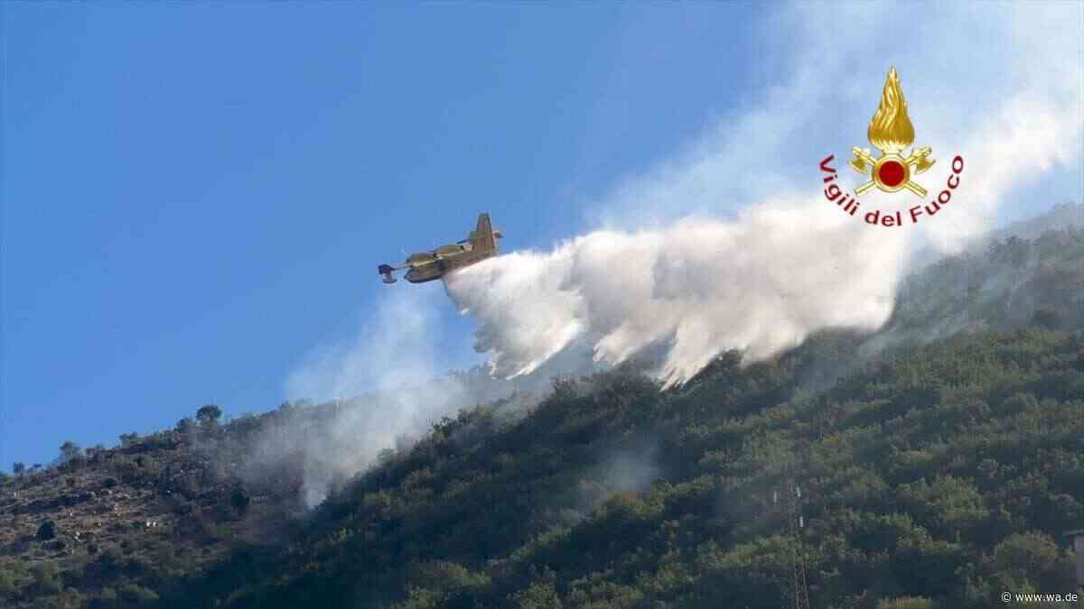 Feuer-Inferno an der Amalfiküste: Flammen reichen bis an die Häuser – Urlauber reisen ab