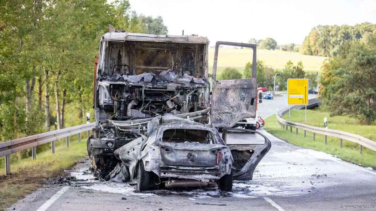 Frontalcrash auf der B2: 71-Jähriger stirbt nach Überholmanöver – Lkw-Fahrer rettet sich aus brennender Kabine