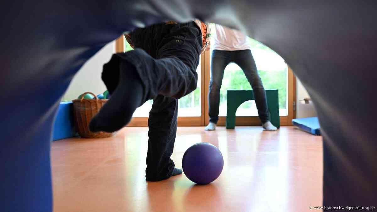Kinder streiten sich um einen Ball – dann kommt es zur Schlägerei der Eltern