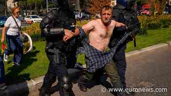 Romanian farmers clash with police in Bucharest over EU livestock ban