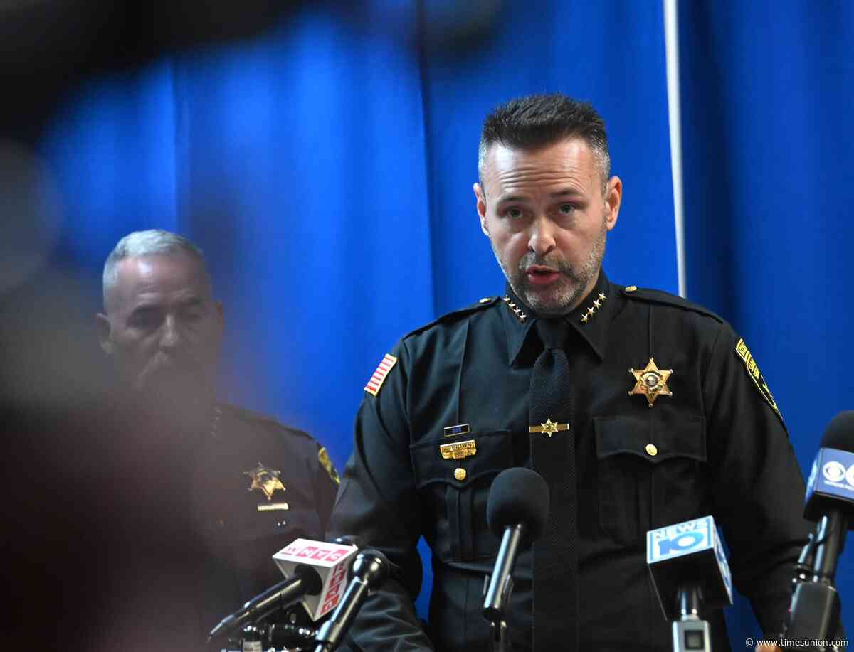 NY sheriffs escalate their challenge of ban on ICE contracts