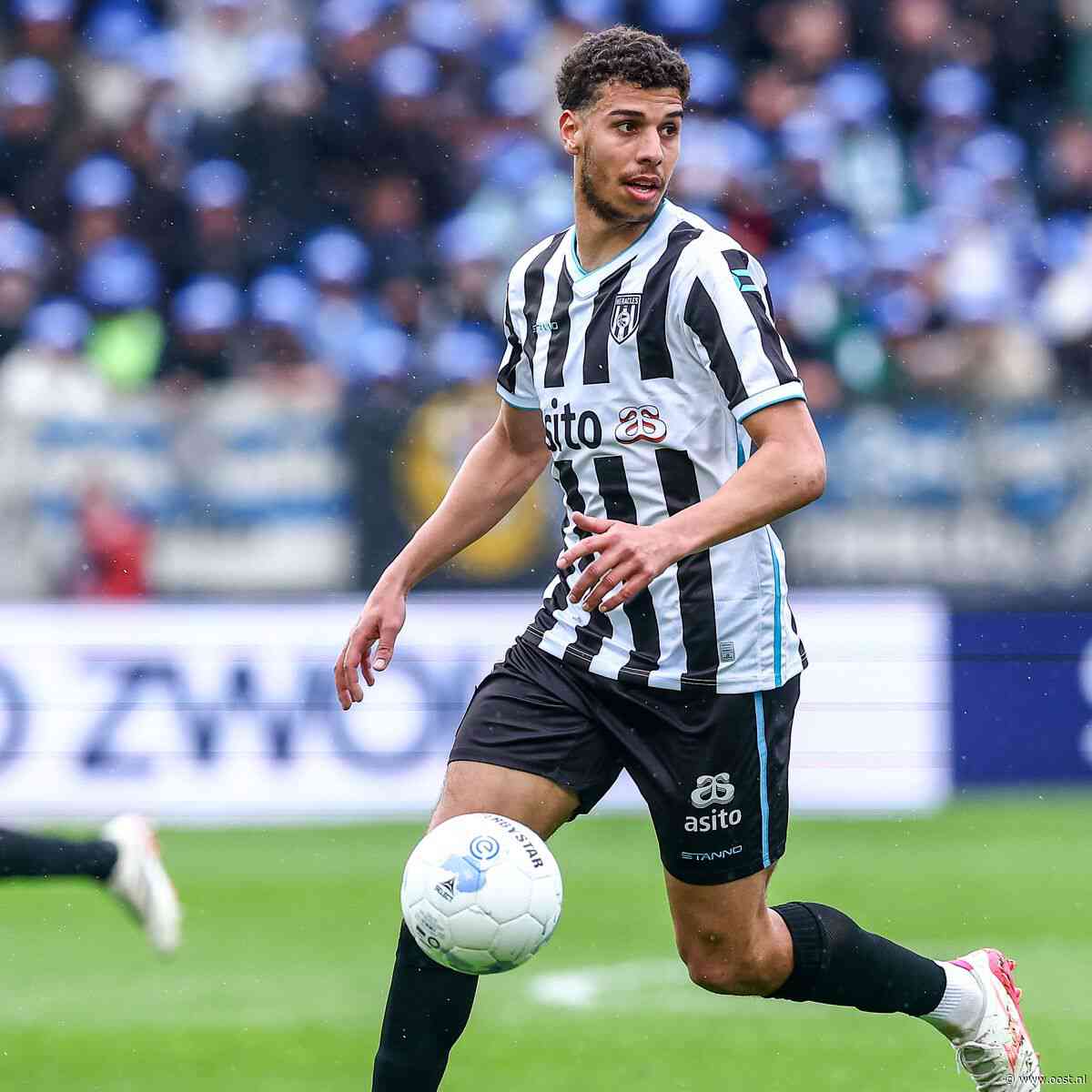 Heracles Almelo verhuurt Walid Ould-Chikh aan club uit Koeweit