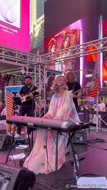 @P@PhoebeKatishasing her dreams in the city that never sleeps ✨ Incredible #TSQLive performance