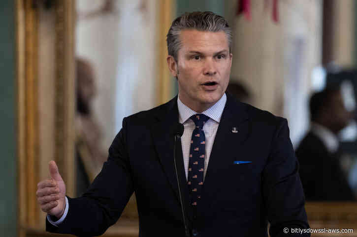 Republicano Thomas Massie presenta cargos contra Peter Hegseth por acciones en Irán y la captura de Maduro