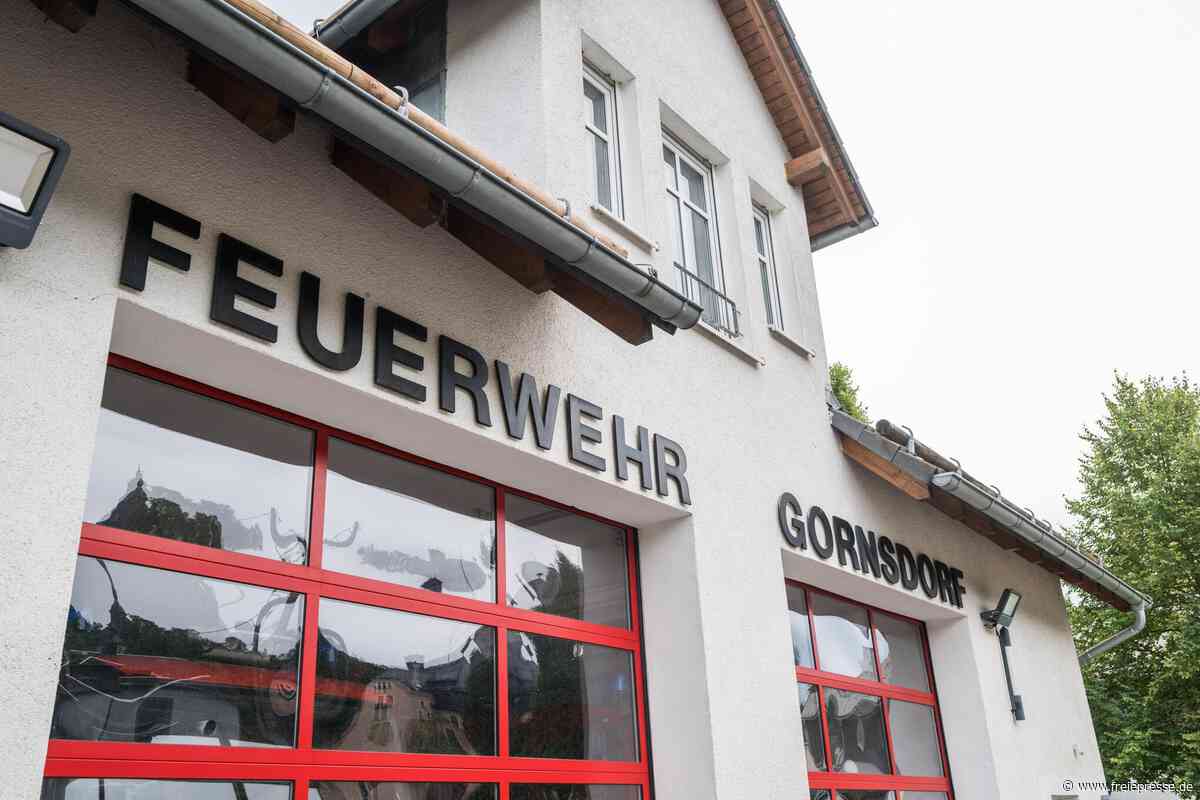 „Sie machen den gefährlichsten Job“ – Feuerwehr im Erzgebirge erhält neue Einsatzkleidung