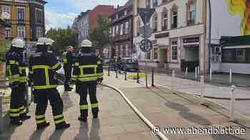 Parkendes Auto fängt von allein Feuer – mitten in historischer Altstadt
