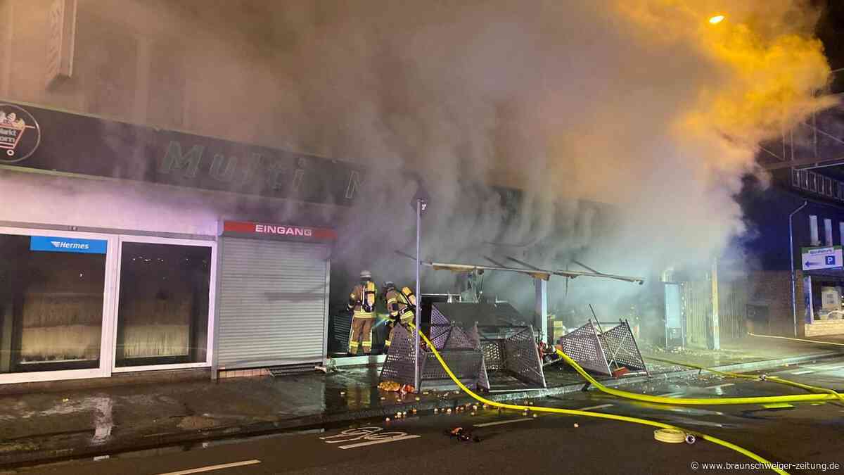 Großbrand in Gifhorn: Nachlöscharbeiten laufen im Supermarktgebäude