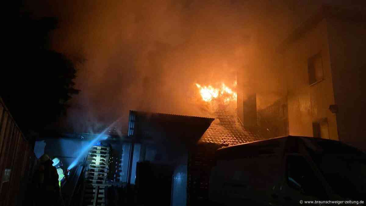 Großbrand in der Braunschweiger Straße in Gifhorn: Vier Einsatzkräfte werden verletzt