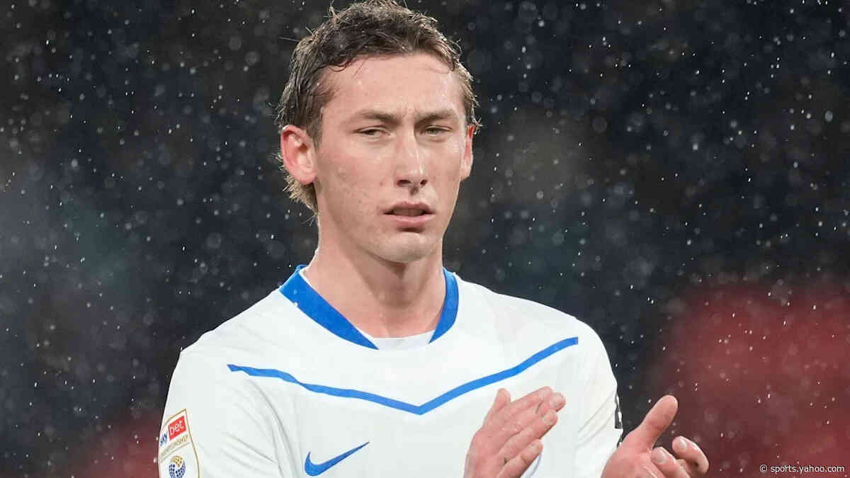Farrell leaves Pompey on season-long Sydney loan