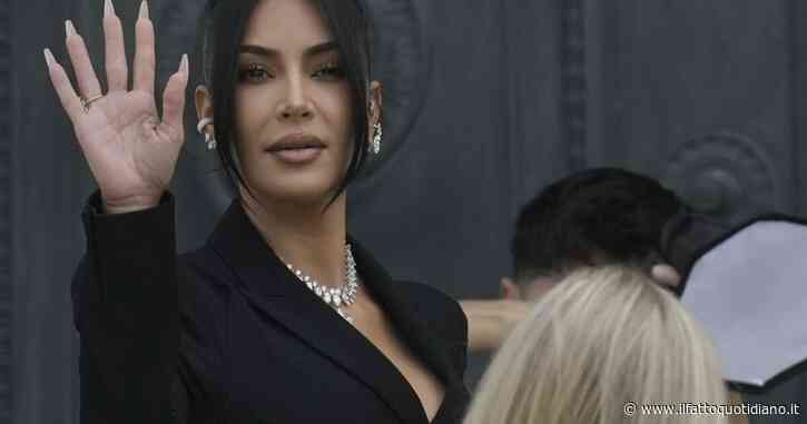 “Cerco responsabilità, non soldi”: Kim Kardashian chiede solo un euro di risarcimento per la rapina da 10 milioni subita a Parigi