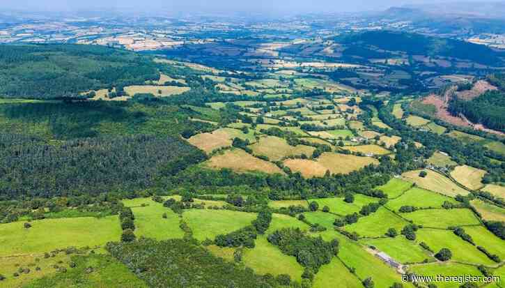 UK funds flying broadband stations with power beamed from below
