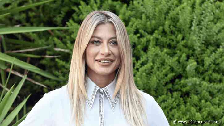 “Un angelo custode mi ha salvato da un incidente in paracadute, mi era uscita la spalla in volo. La chiusura di Striscia per me è un lutto”: così Maddalena Corvaglia