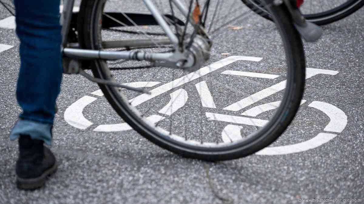 Autofahrerin übersieht Radfahrerin in Peine – 54-Jährige leicht verletzt