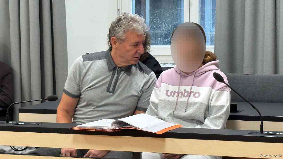 Zeuge verhindert Unglück knapp: Mutter stellt sich mit Kind auf Bahngleise - Urteil gefallen