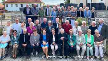 XXL-Klassentreffen in Reichertshausen: 90 Schüler der Jahrgänge 1933 bis 1961 feiern