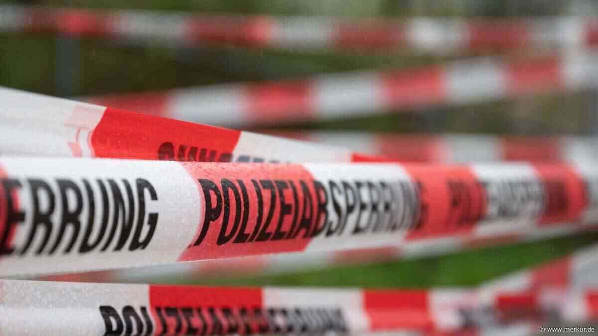 Spaziergänger entdeckt Fliegerbombe im Wald: Anwohner werden evakuiert – Entschärfung notwendig