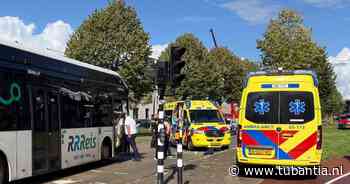 Fietser in Enschede gewond na aanrijding met bus