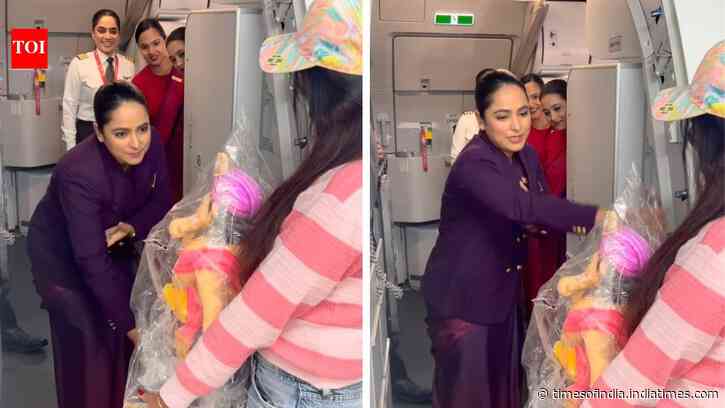 Air Hostess Finds Bappa On Flight: last-minute duty leads to mid-air Ganpati puja; video goes viral online