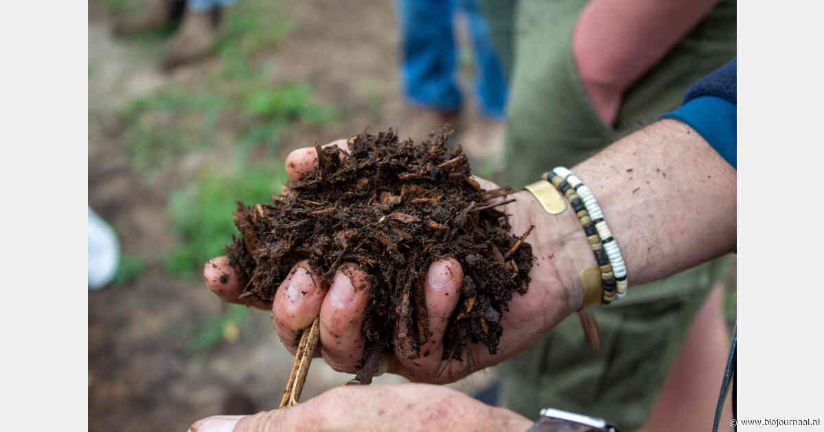 ILVO onderzoekt boerderijcompost op biologisch proefbedrijf