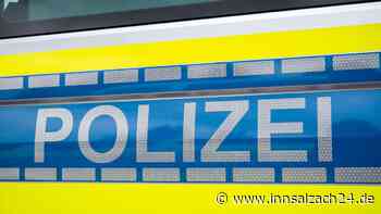 Baustellen-Lkw hinterlässt Schlammspur auf der A94 bei Lengdorf