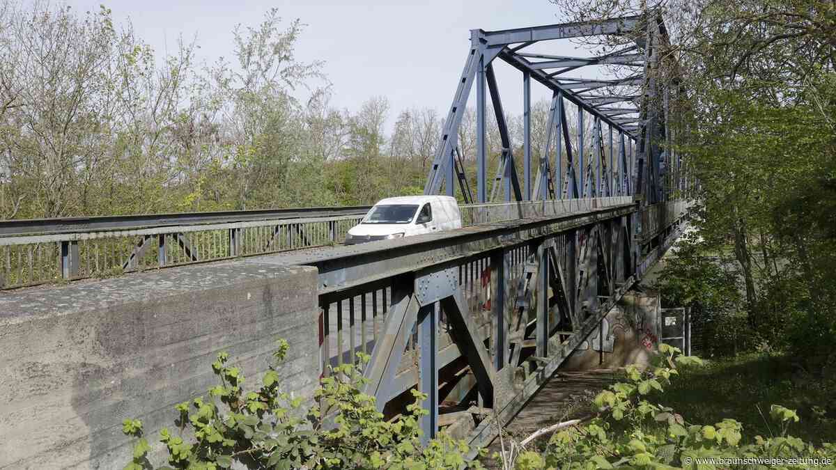 Mann wirft Baustellenbarke von Kanalbrücke bei Thune – und verfehlt SUP-Fahrerin
