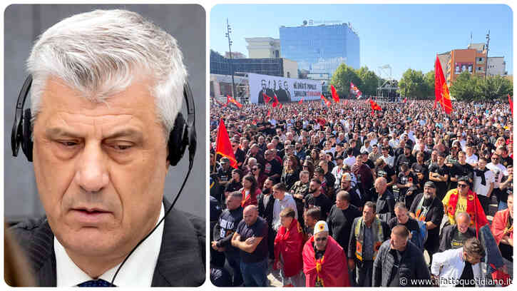 Kosovo, l’ex presidente Thaçi condannato a 25 anni per crimini di guerra. A Pristina folla tenta di assaltare la sede dell’Ue, il governo: “Sentenza terribile”