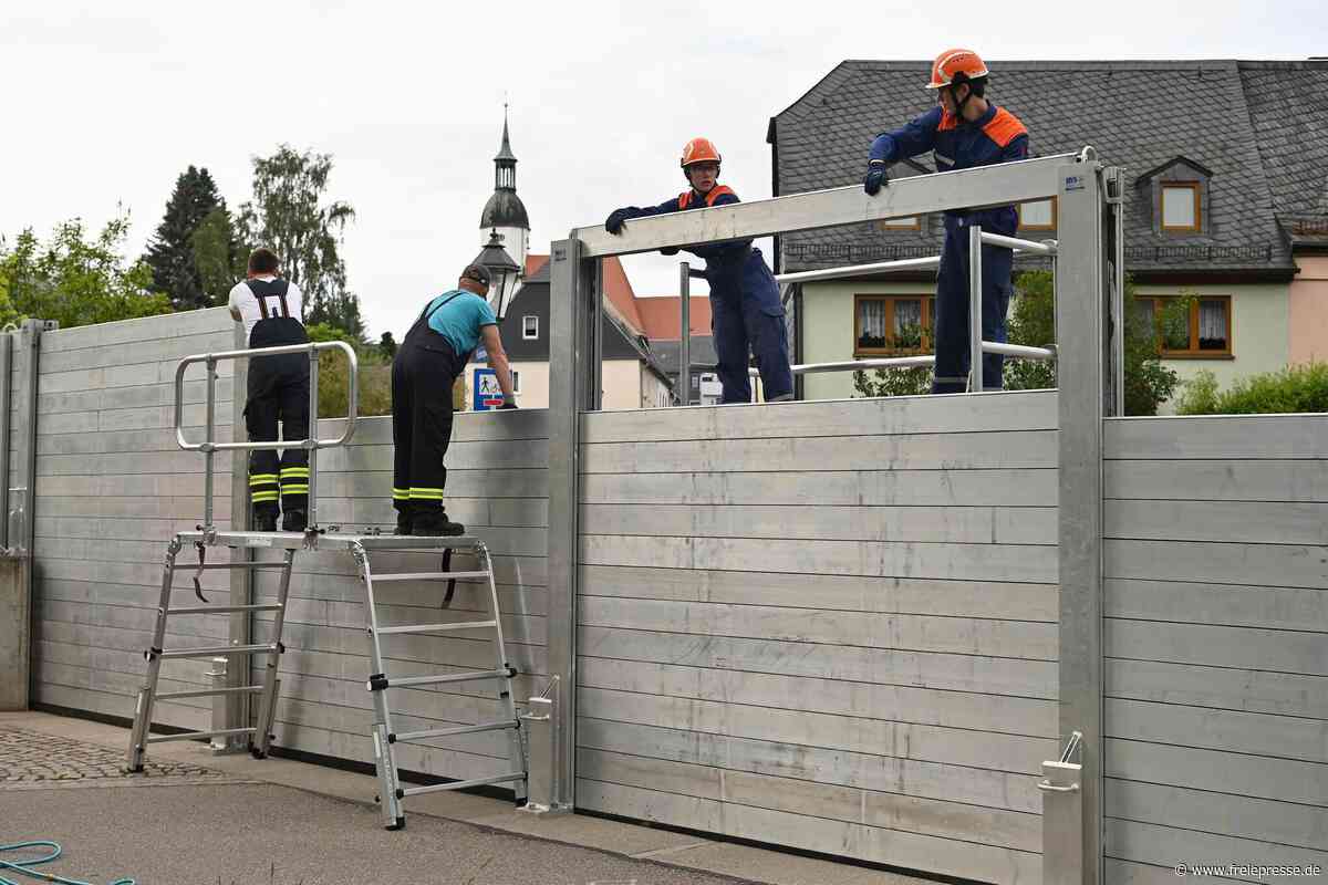 Schutzwände statt Hochwasser: Rochlitz probt den Ernstfall