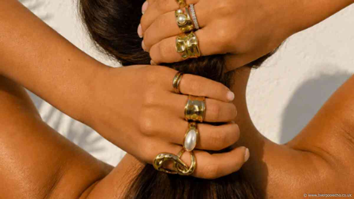 Jewellery fans snap up 'stunning' pearl ring reduced to £10 in Bohomoon sale