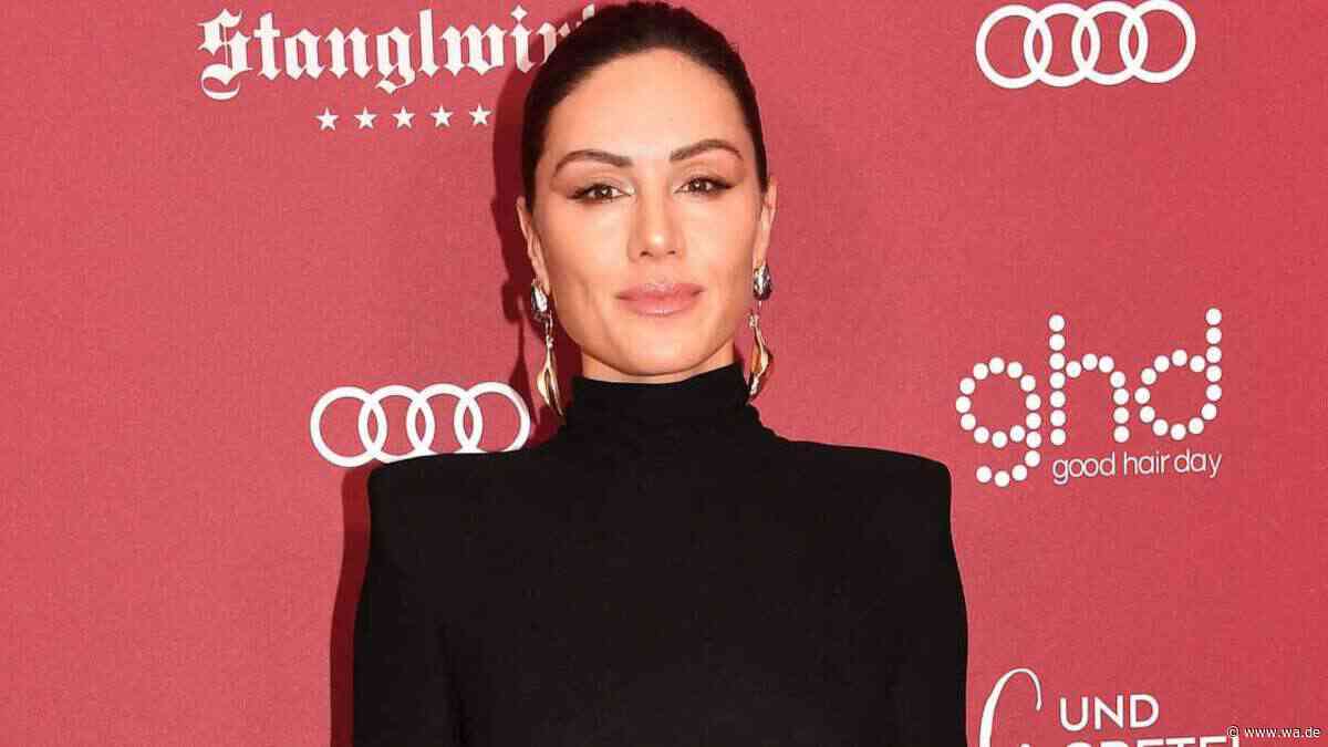 Wunderschöne Nazan Eckes: Im lässigen Herbst-Look zeigt sie ihre tollen Beine
