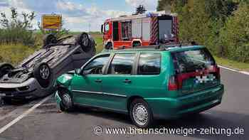 Verkehrsunfall in Emmerstedt: Auto landet auf dem Dach, Ersthelfer befreien Fahrer
