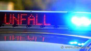 Sekundenschlaf: 82-Jährige fährt Verkehrsschild und Banner um