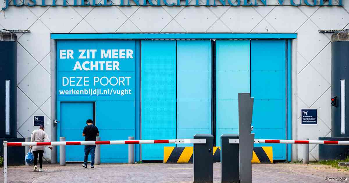 Juist de bewaarder met wie gedetineerde Mark B. het goed kan vinden, krijgt een mes in zijn nek