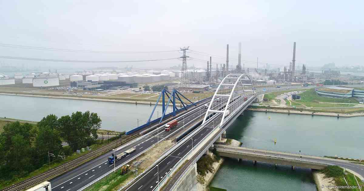 Scheuren in belangrijkste brug richting Maasvlakte: Rijkswaterstaat neemt direct maatregelen