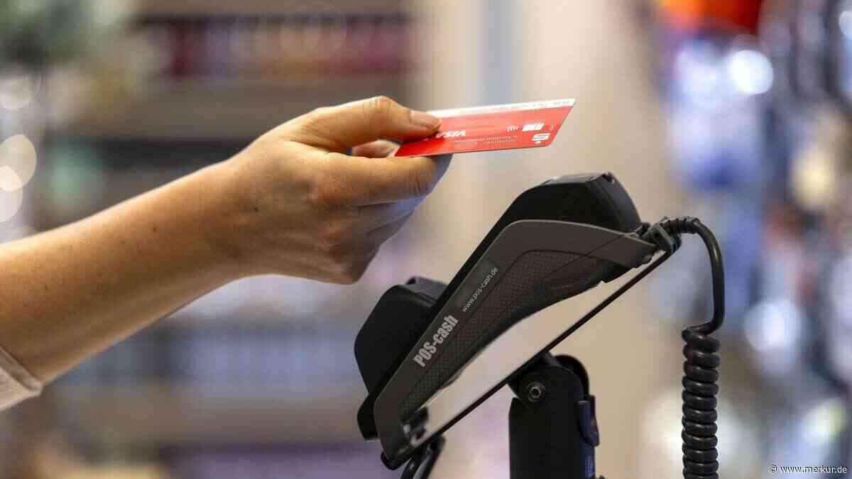 1700 Euro für Nussgipfel: Kartenzahlungs-Fehler kommt Rentnerin teuer zu stehen