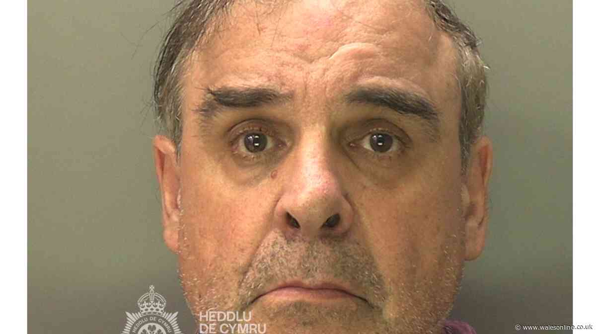 Police found paedophile fumbling with his jeans moments after breaching conditions