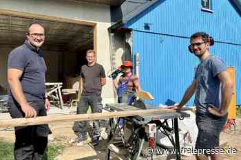 Bald mehr Platz im blauen Haus in Obercrinitz: Allianzjugend baut Jojo-Jugendtreff aus