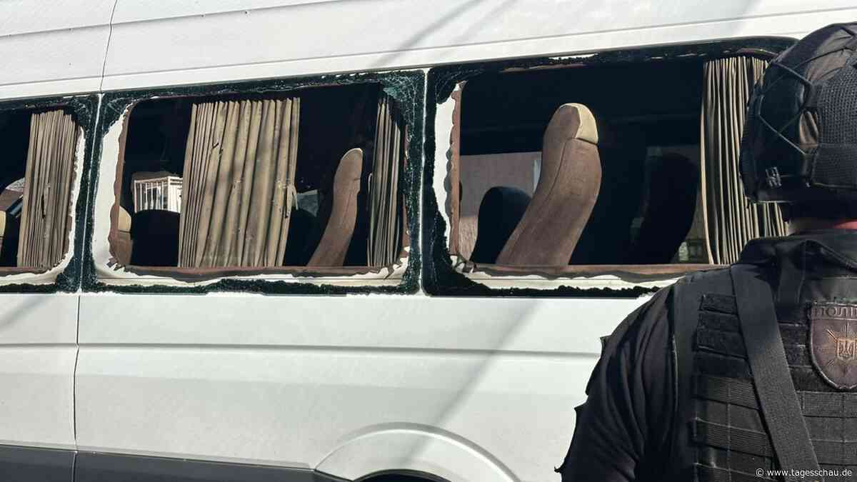 Südukraine: Mehrere Tote nach russischem Angriff auf Linienbus