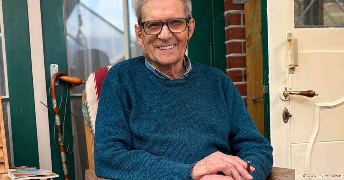 Vlak voor zijn dood stuurt Hans (85) kaarten naar zijn naasten, met een bijzonder cadeautje